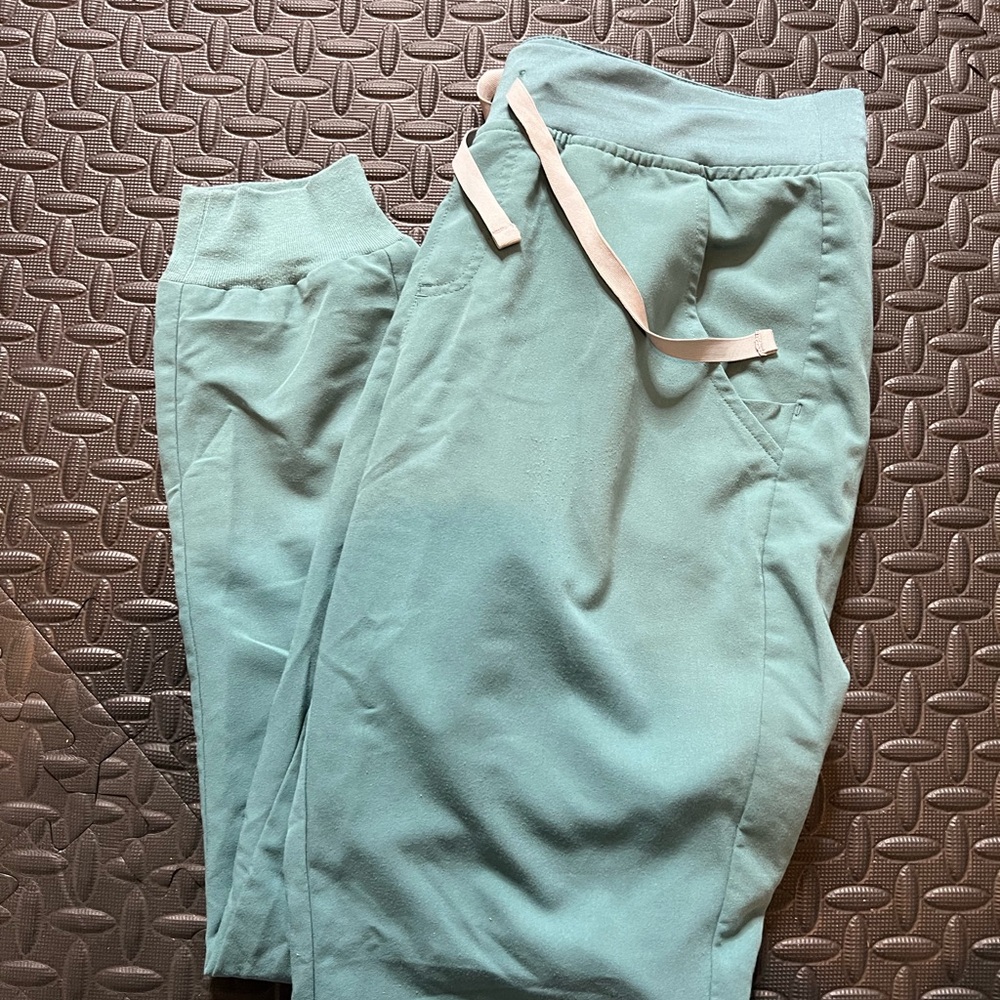 FIGS Zamora joggers